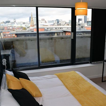 Penthouse - Amazing City Skyline Views - Balcony - Free Extra 2 Hours - Free Parking - Utilita Arena - Bullring Shopping - New St Station- Super King Size Bed 버밍엄 외부 사진