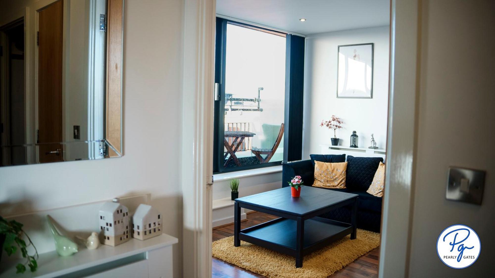 Penthouse - Amazing City Skyline Views - Balcony - Free Extra 2 Hours - Free Parking - Utilita Arena - Bullring Shopping - New St Station- Super King Size Bed 버밍엄 외부 사진