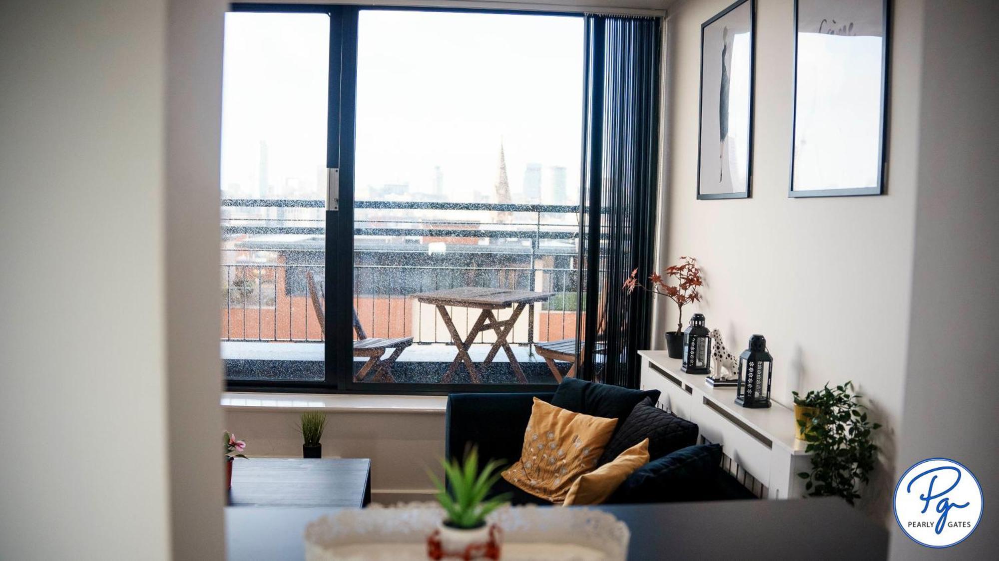 Penthouse - Amazing City Skyline Views - Balcony - Free Extra 2 Hours - Free Parking - Utilita Arena - Bullring Shopping - New St Station- Super King Size Bed 버밍엄 외부 사진